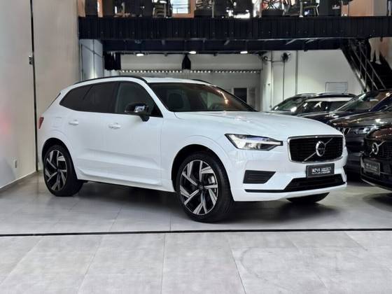 VOLVO EC40 P8 RECHARGE TWIN ELECTRIC ULTRA BLACK EDITION AWD